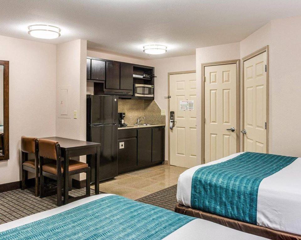 Double Room with Two Double Beds - Smoking interior